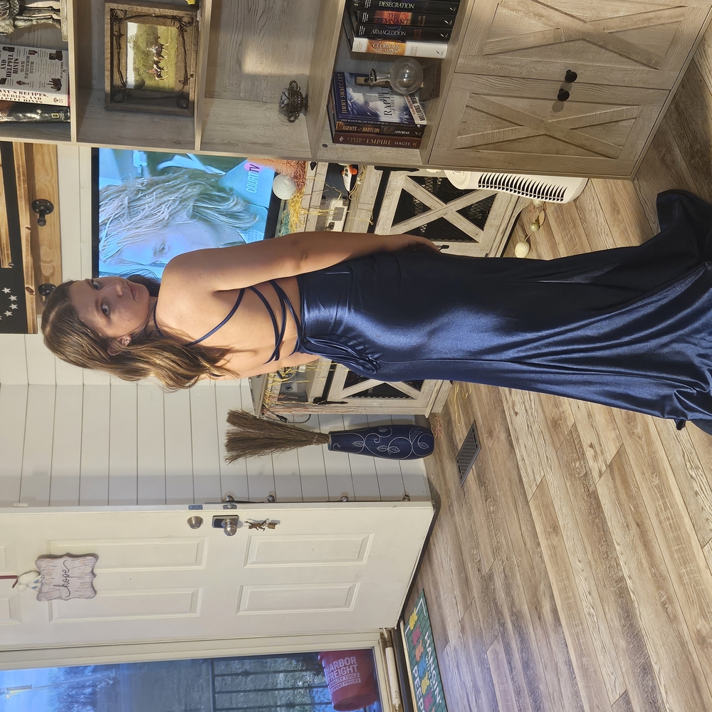 Elegant Navy Blue Evening Gown